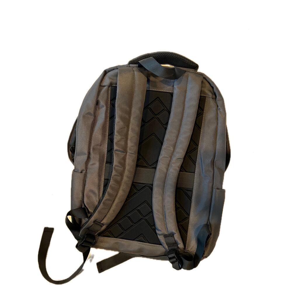TTarget Charging Clamshell Gray Padded Charging Backpack - Picture 2 of 4